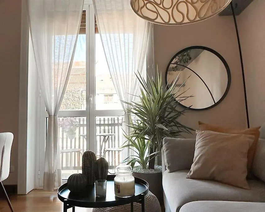 Bright Terrace-Garden Apartment Milán