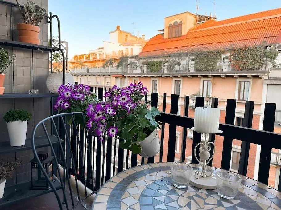 Bright Terrace-Garden Apartment ميلان إيطاليا
