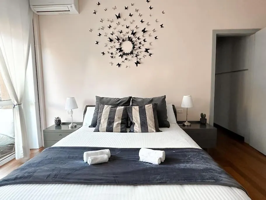 Bright Terrace-Garden Apartment ميلان