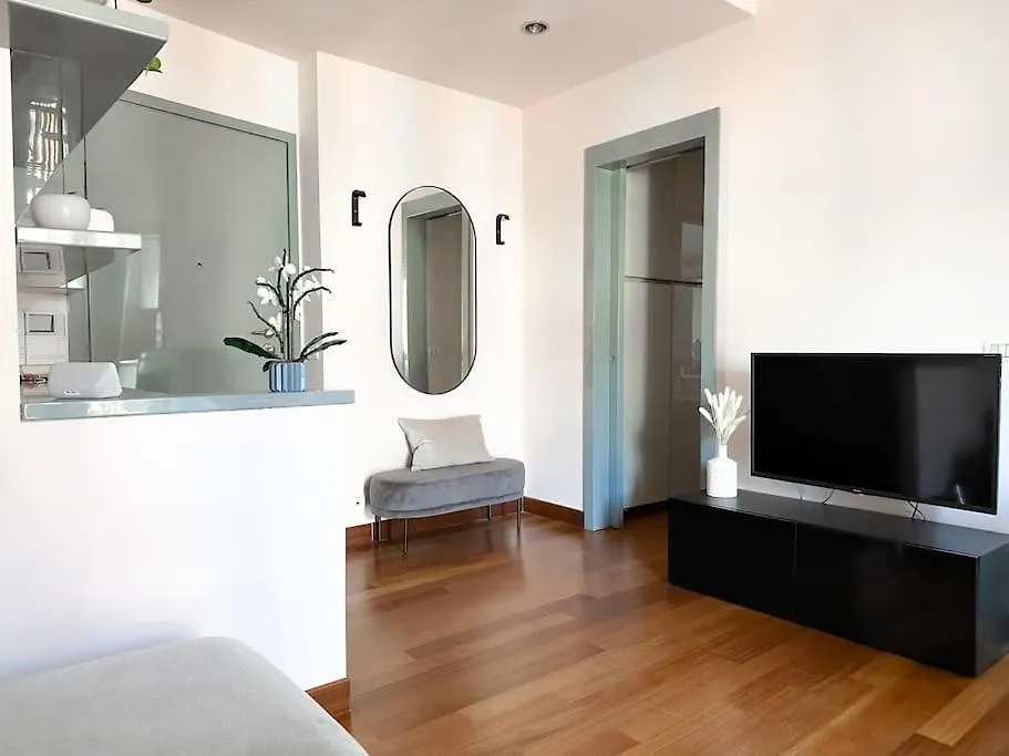 Bright Terrace-Garden Apartment ミラノ 0*,  イタリア